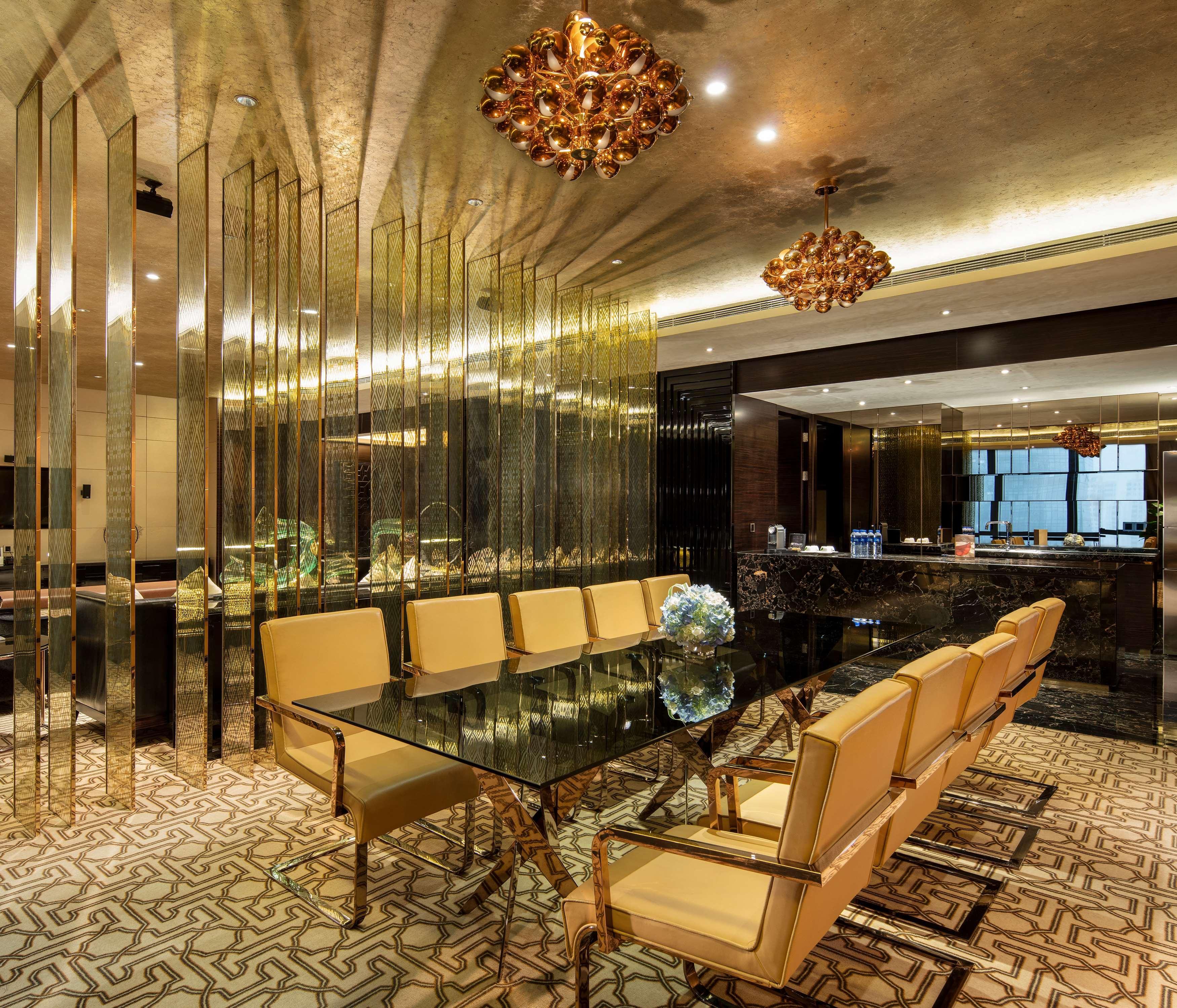 Hilton Shenzhen Futian, Metro Station At Hotel Front Door, Close To Futian Convention & Exhibition Center Exterior foto