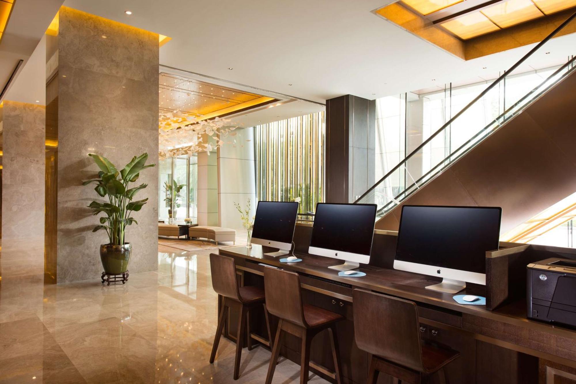 Hilton Shenzhen Futian, Metro Station At Hotel Front Door, Close To Futian Convention & Exhibition Center Exterior foto